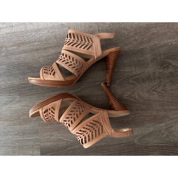 Adrienne Vittadini Tan Strappy Heels Size 8.5 - Picture 4 of 7
